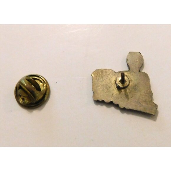 Vintage Train Locomotive Enamel Lapel Pin Green Yellow Badge Railroad Engine - Picture 3 of 3